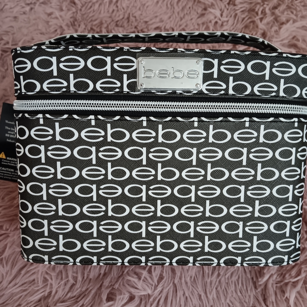 Travel cosmetic bag